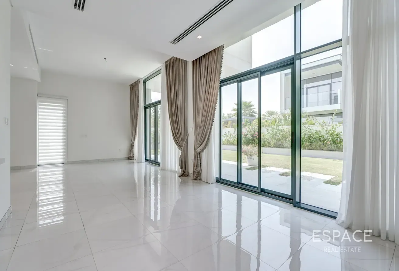 4 Beds plus Maids | Corner Villa | Large Plot