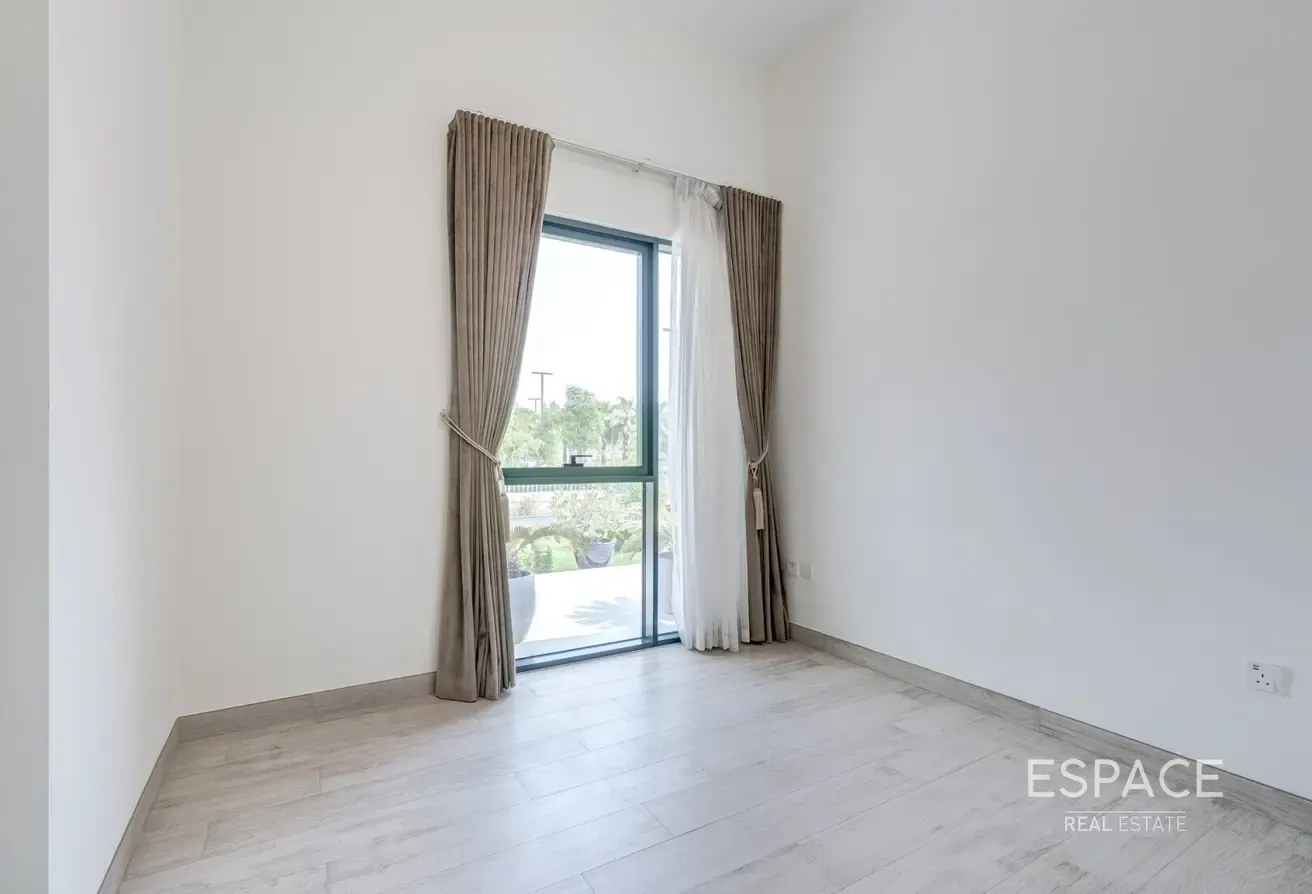 4 Beds plus Maids | Corner Villa | Large Plot