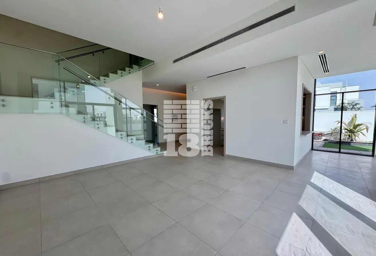 4 Bedrooms + Maid |  Full Garden | Available Sept
