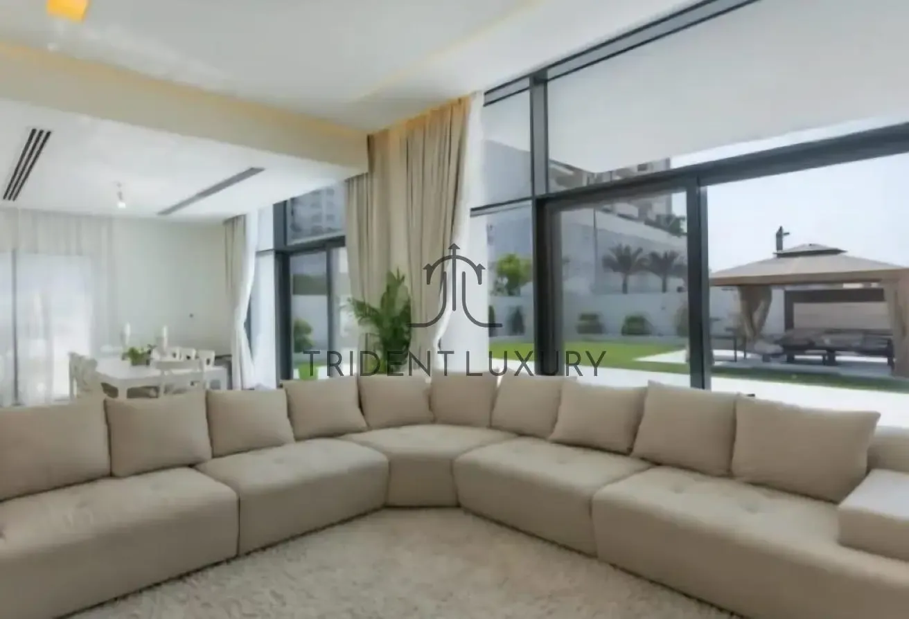 Community Living | Private Garden | Vacant