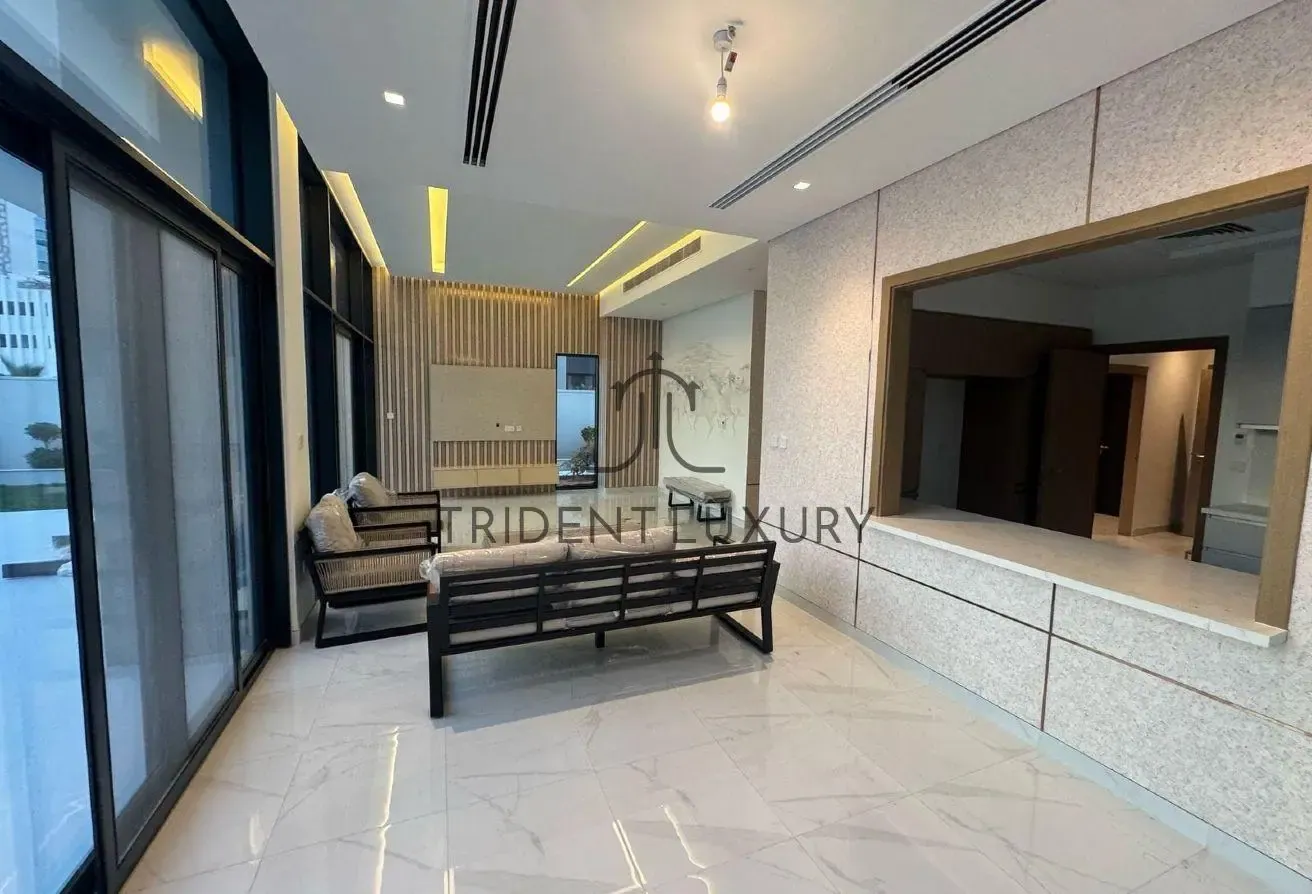 Community Living | Private Garden | Vacant