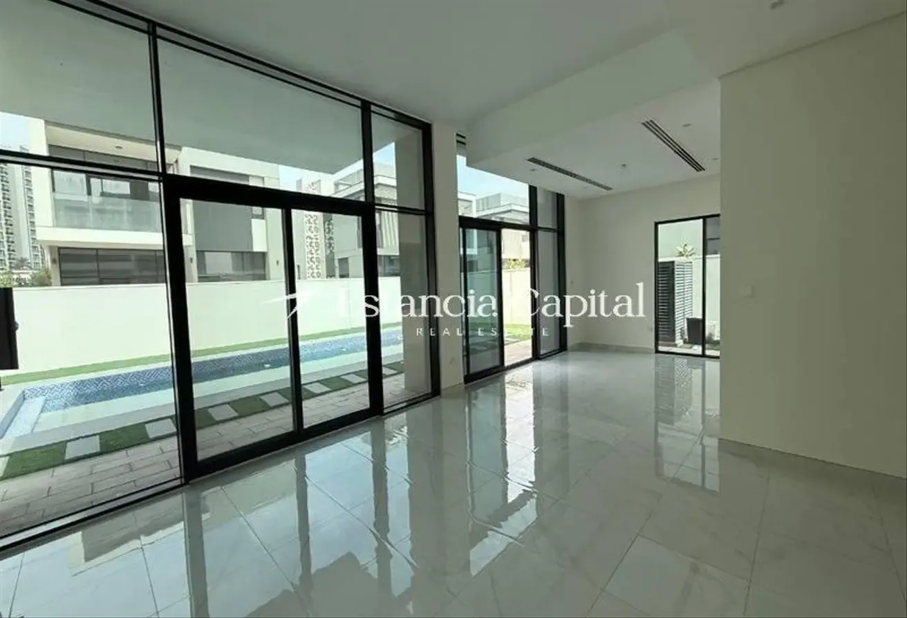 PRIVATE POOL | VACANT | PRIME LOCATION