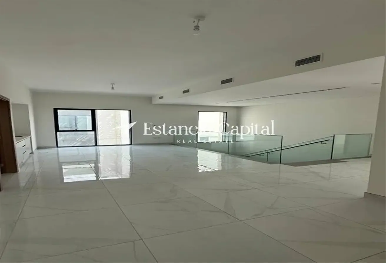 PRIVATE POOL | VACANT | PRIME LOCATION
