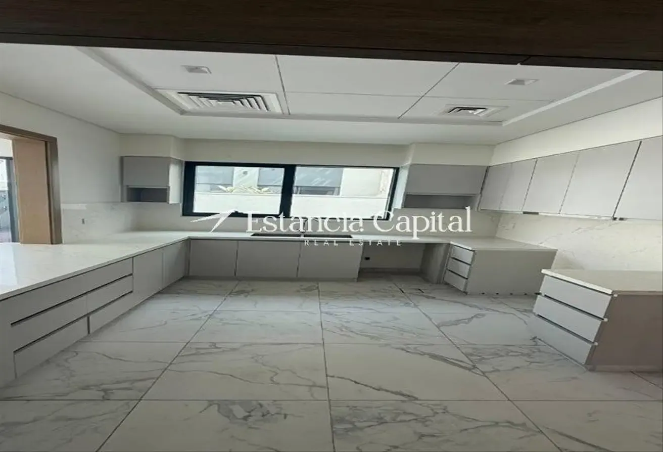 PRIVATE POOL | VACANT | PRIME LOCATION