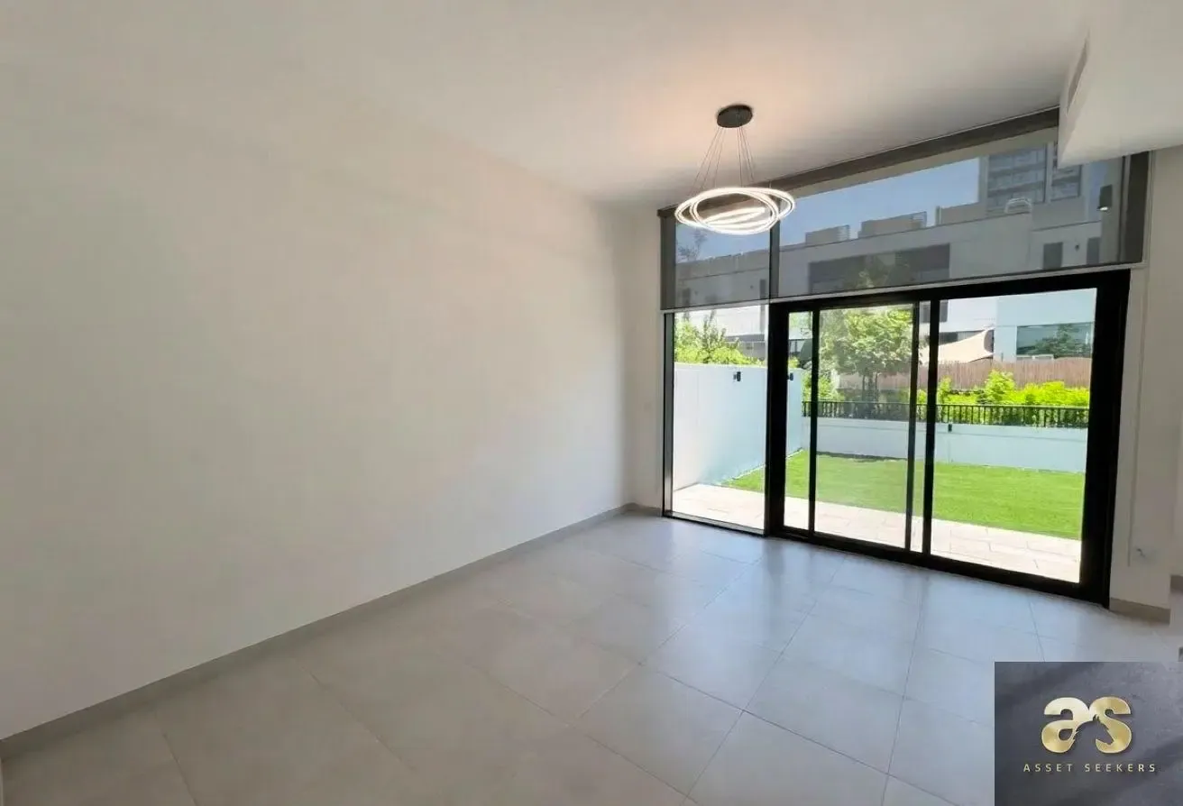 4BR+M | Corner | Park View | Vacant