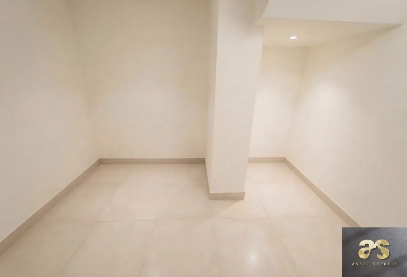 4BR+M | Corner | Park View | Vacant
