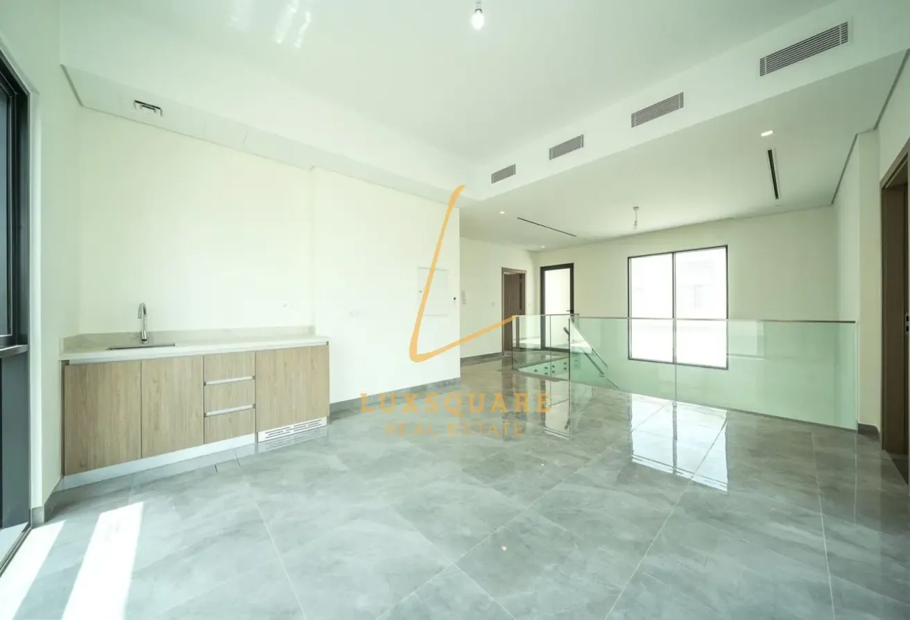 Vacant 4BR+Maid Villa | Spacious Layout