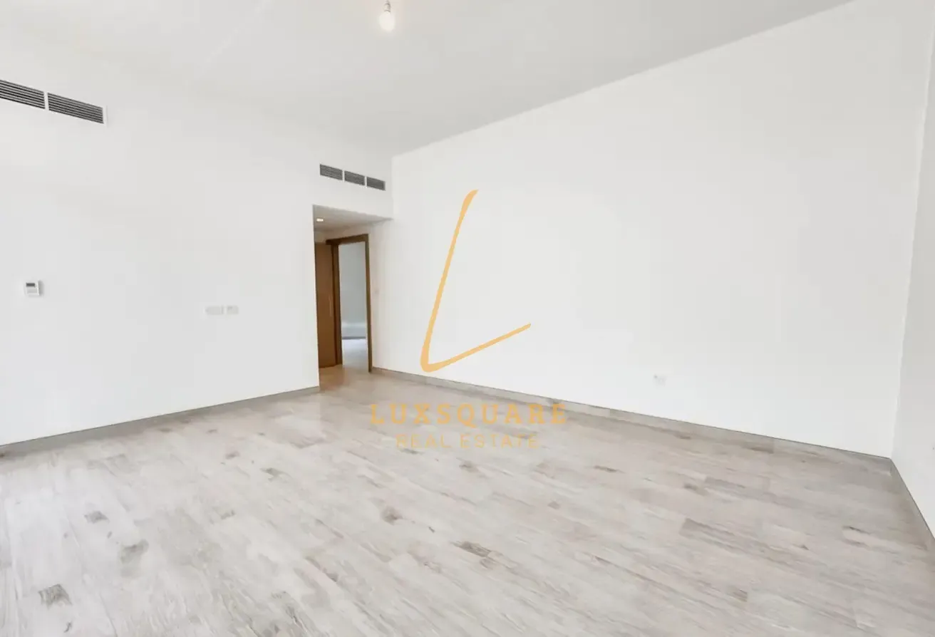 Vacant 4BR+Maid Villa | Spacious Layout