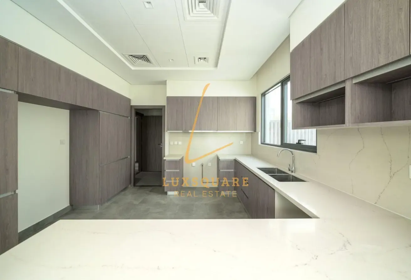 Vacant 4BR+Maid Villa | Spacious Layout