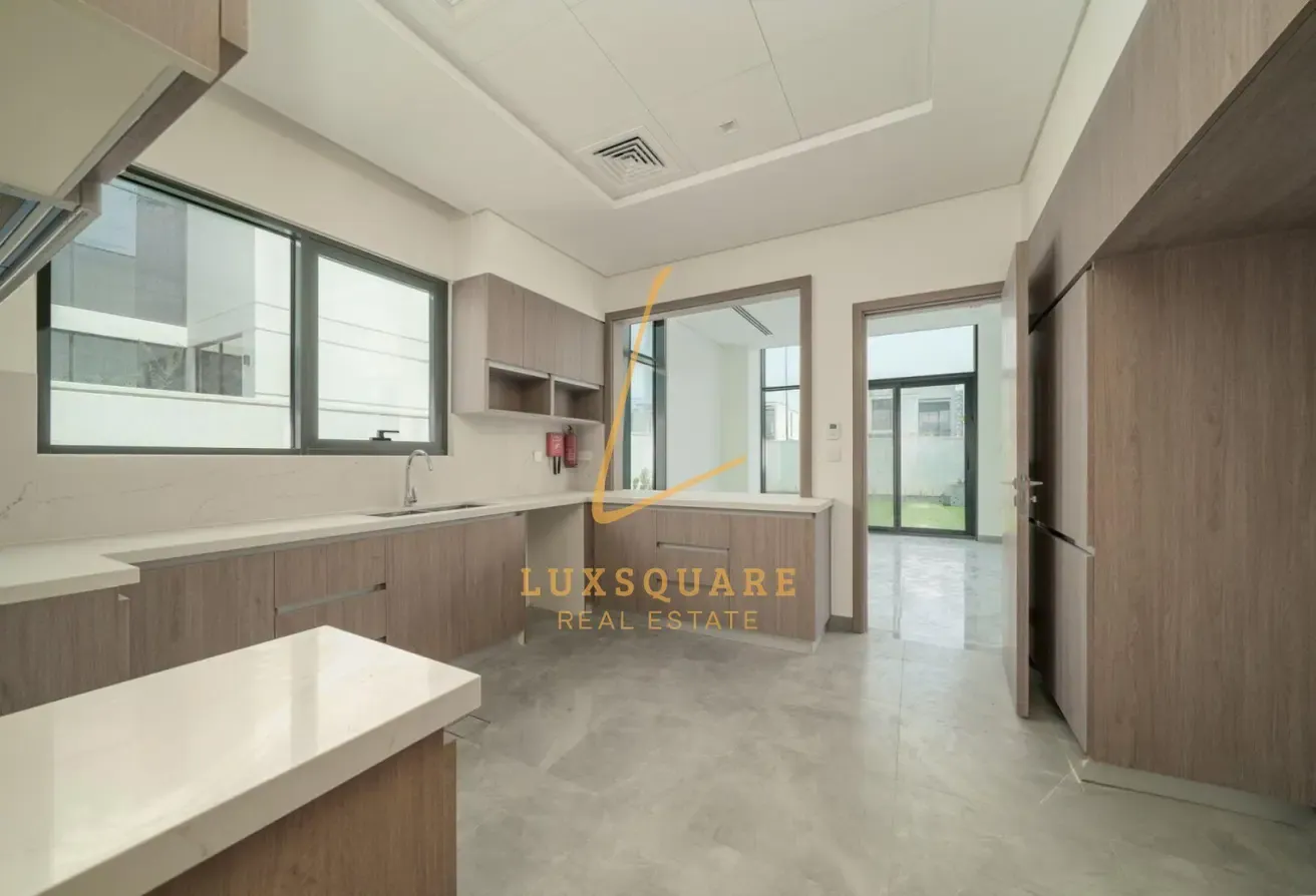 Vacant 4BR+Maid Villa | Spacious Layout