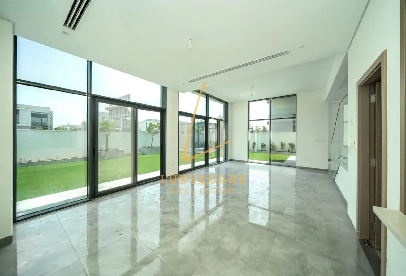Vacant 4BR+Maid Villa | Spacious Layout