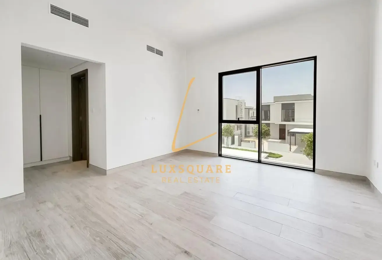 Vacant 4BR+Maid Villa | Spacious Layout