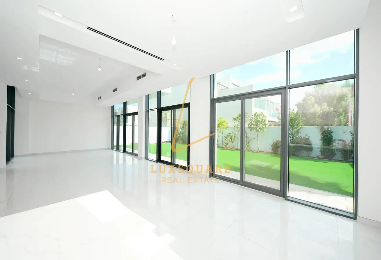 Spacious 5BR Villa I Type B I Single Row