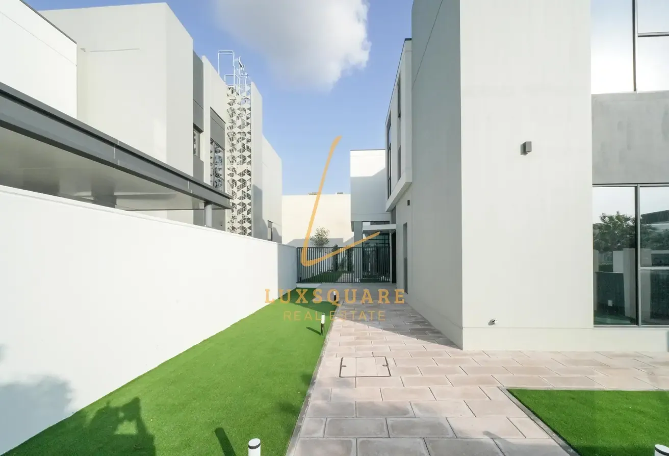 Spacious 5BR Villa I Type B I Single Row
