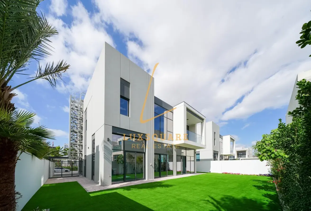 Spacious 5BR Villa I Type B I Single Row