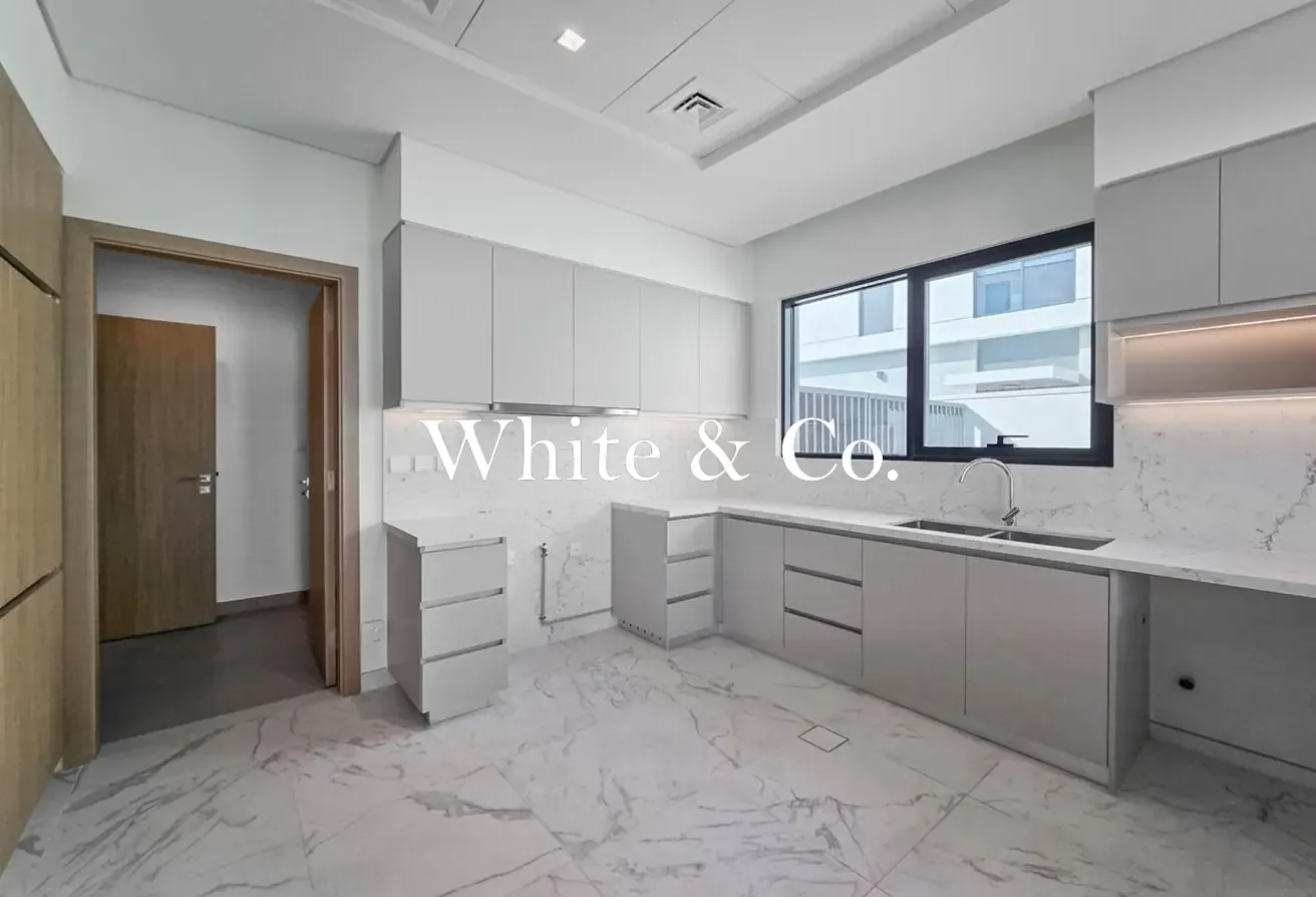 Corner | Single Row | Premium Location