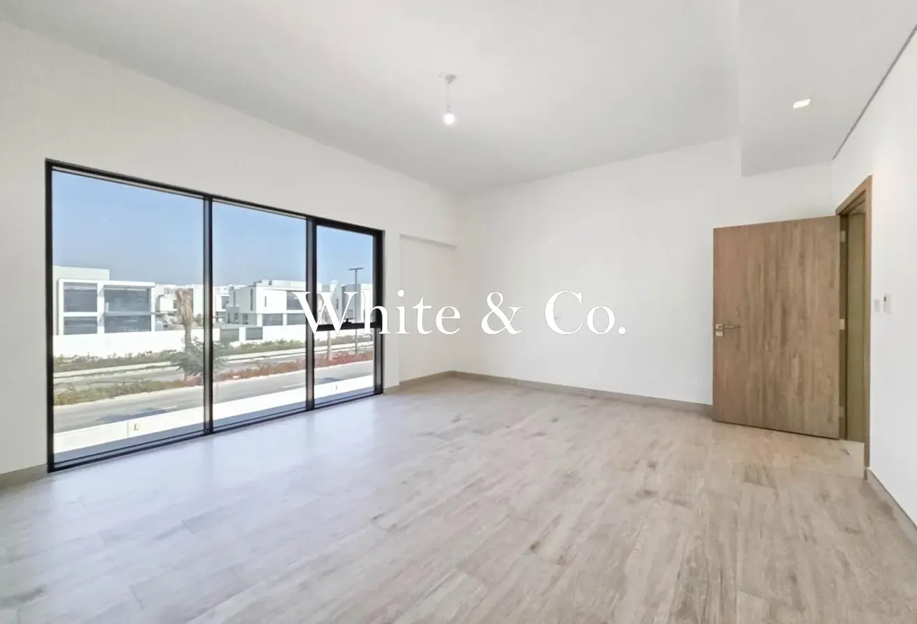 Corner | Single Row | Premium Location