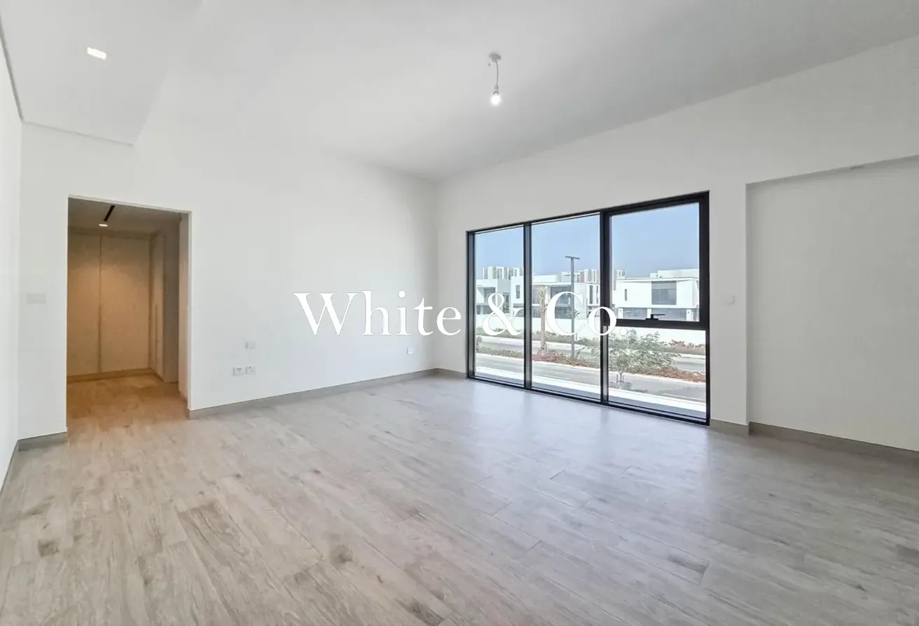 Corner | Single Row | Premium Location