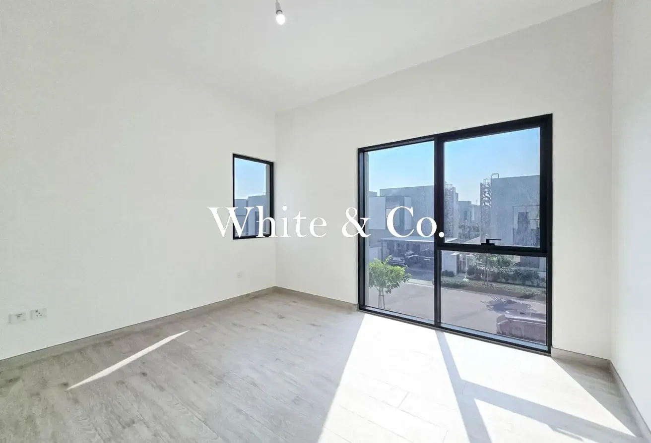 Corner | Single Row | Premium Location