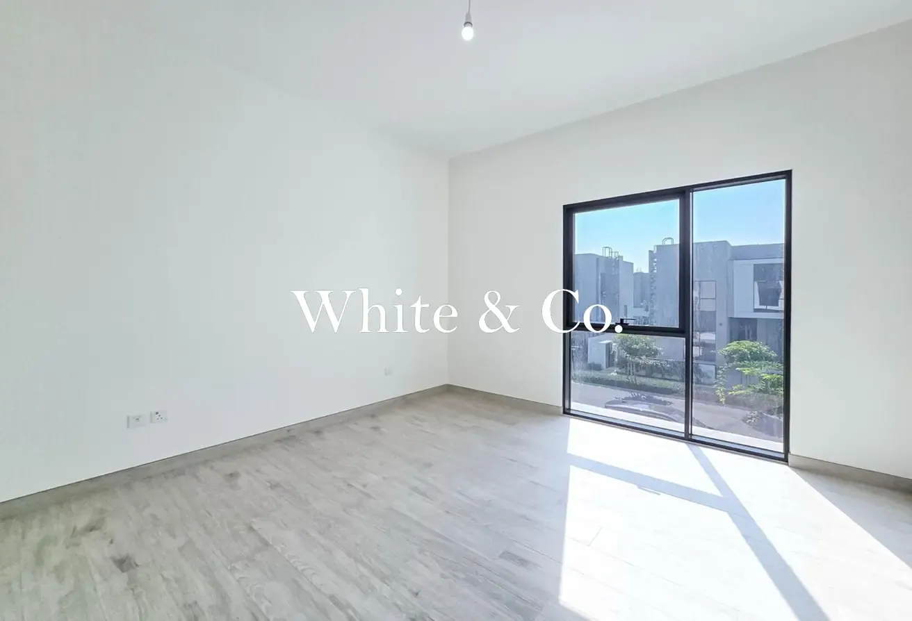 Corner | Single Row | Premium Location