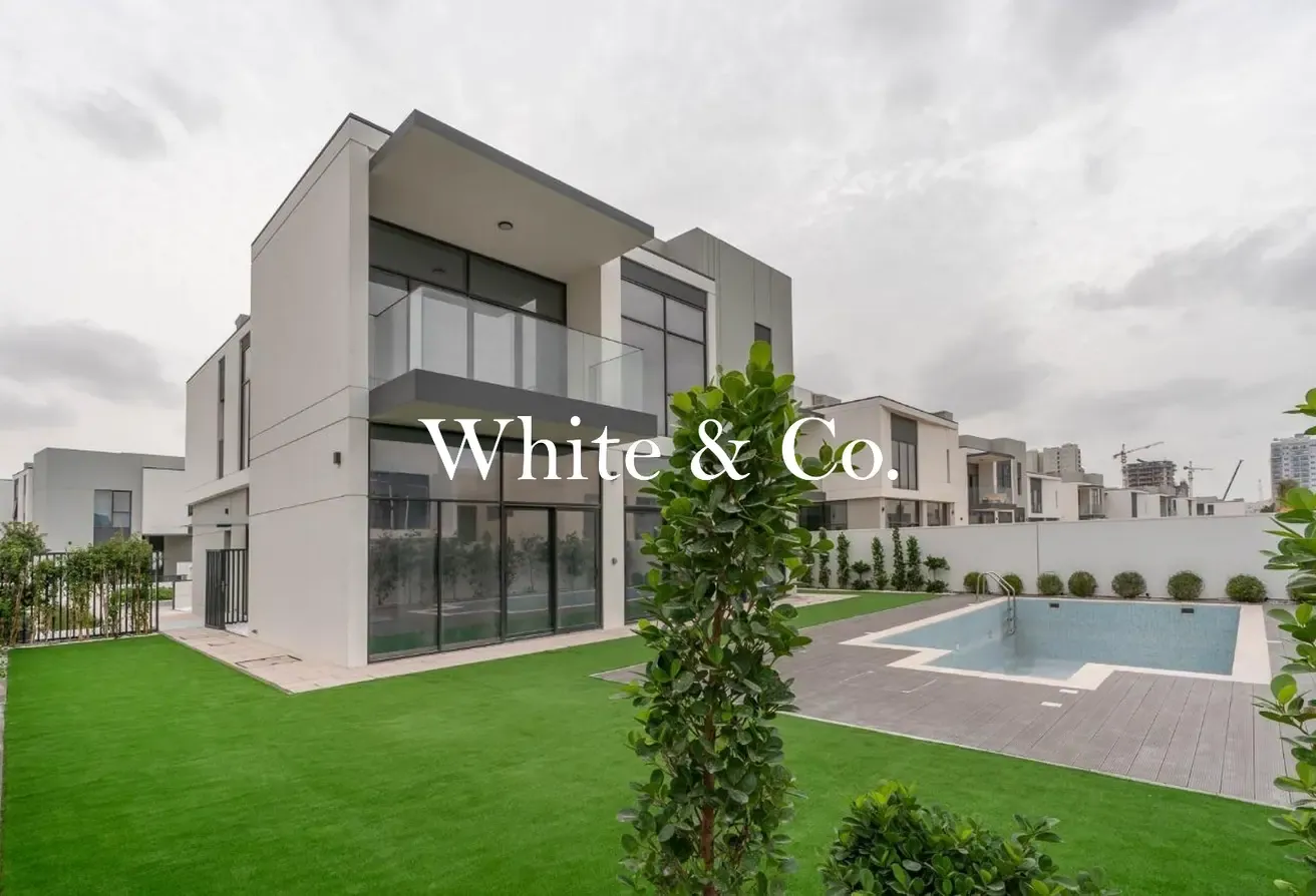 Large Plot | Drivers Room | Private Pool