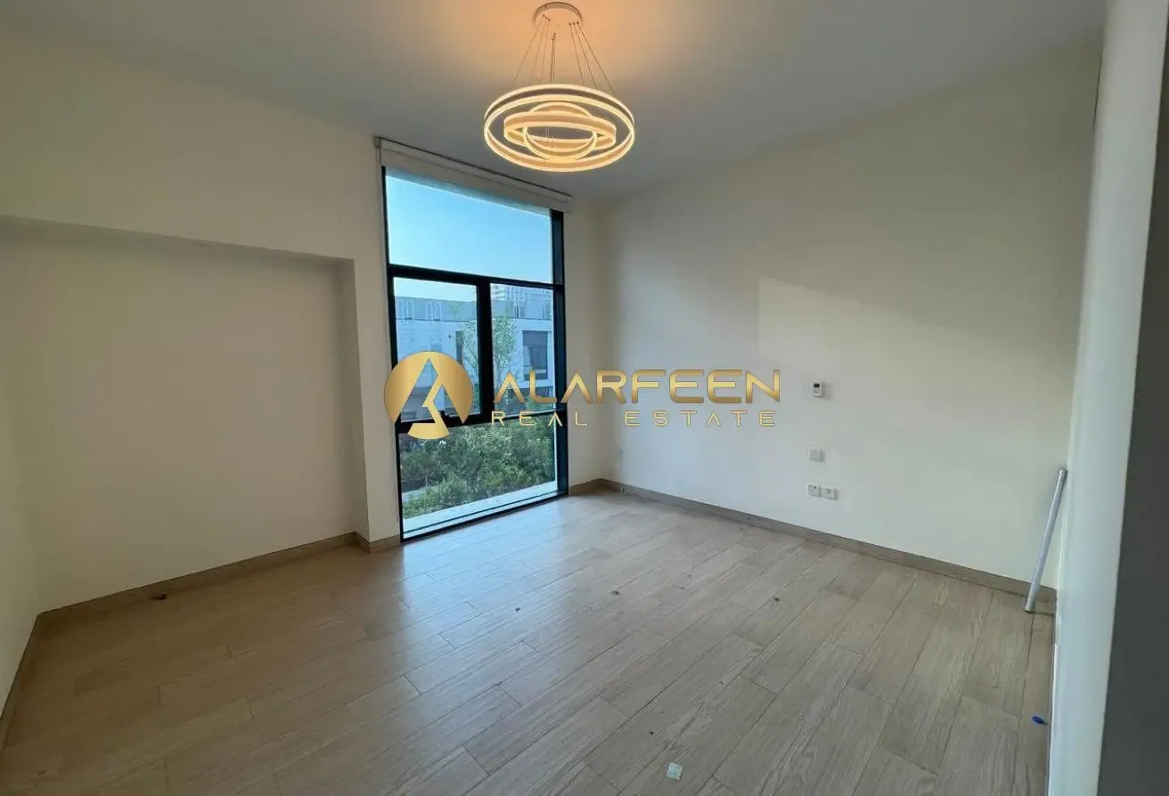 Spacious  Villa | Corner | Park View
