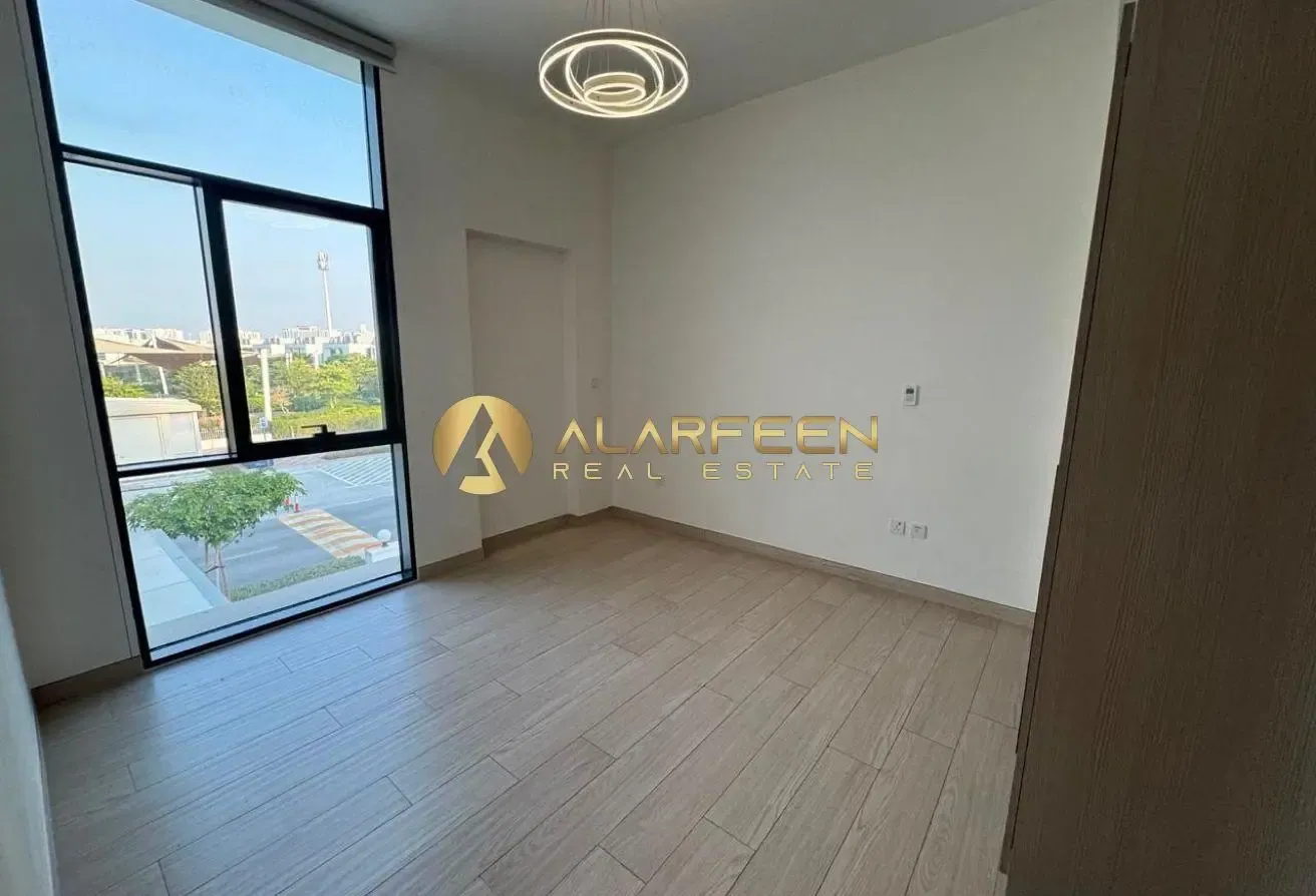 Spacious  Villa | Corner | Park View