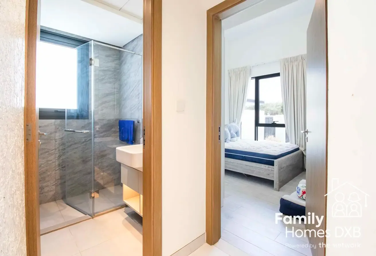 Large 4 Bed+ Maid Vastu Villa| Flexible on Cheques