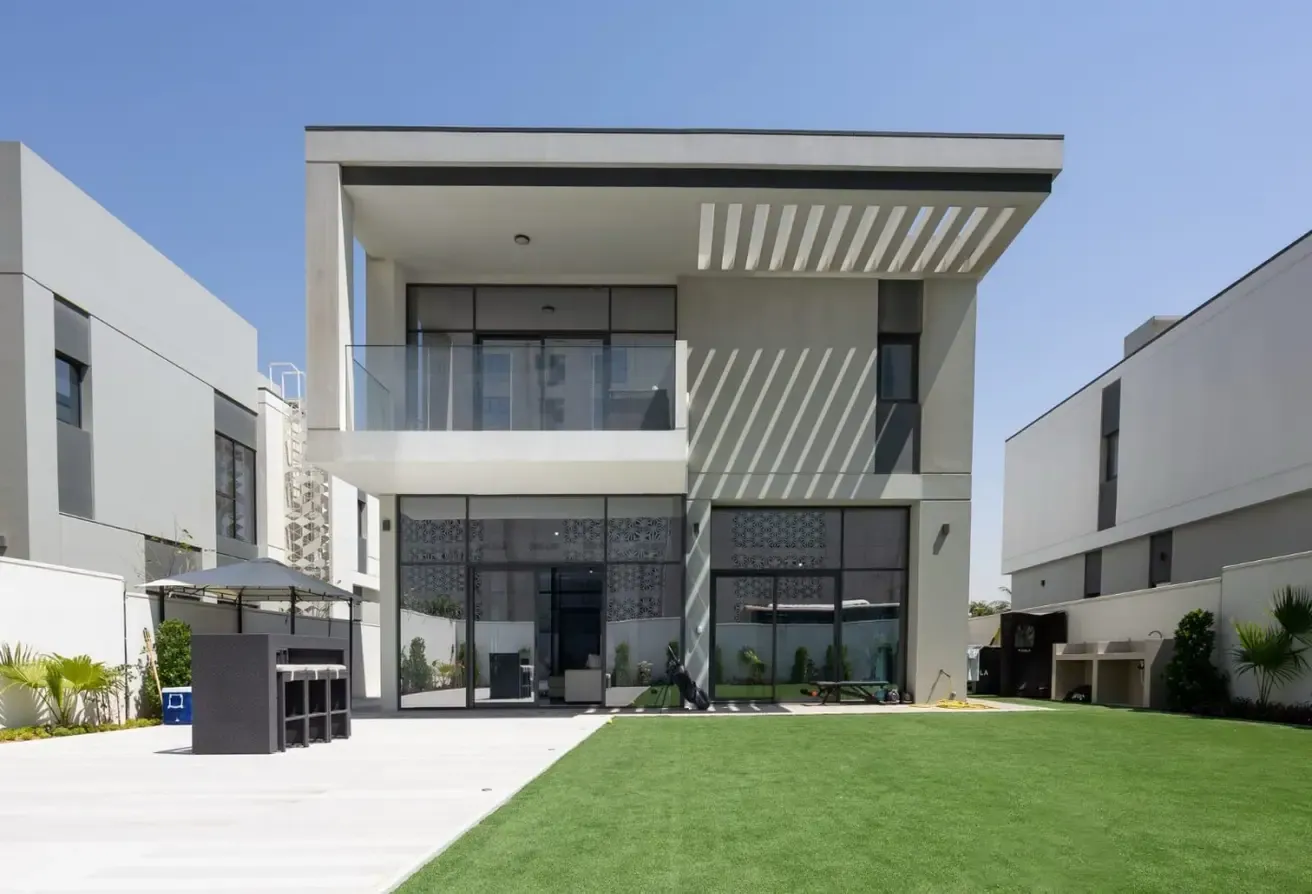 4 BEDROOM | LANDSCAPED | READY TO OCCUPY