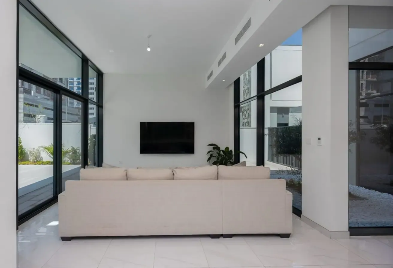 4 BEDROOM | LANDSCAPED | READY TO OCCUPY