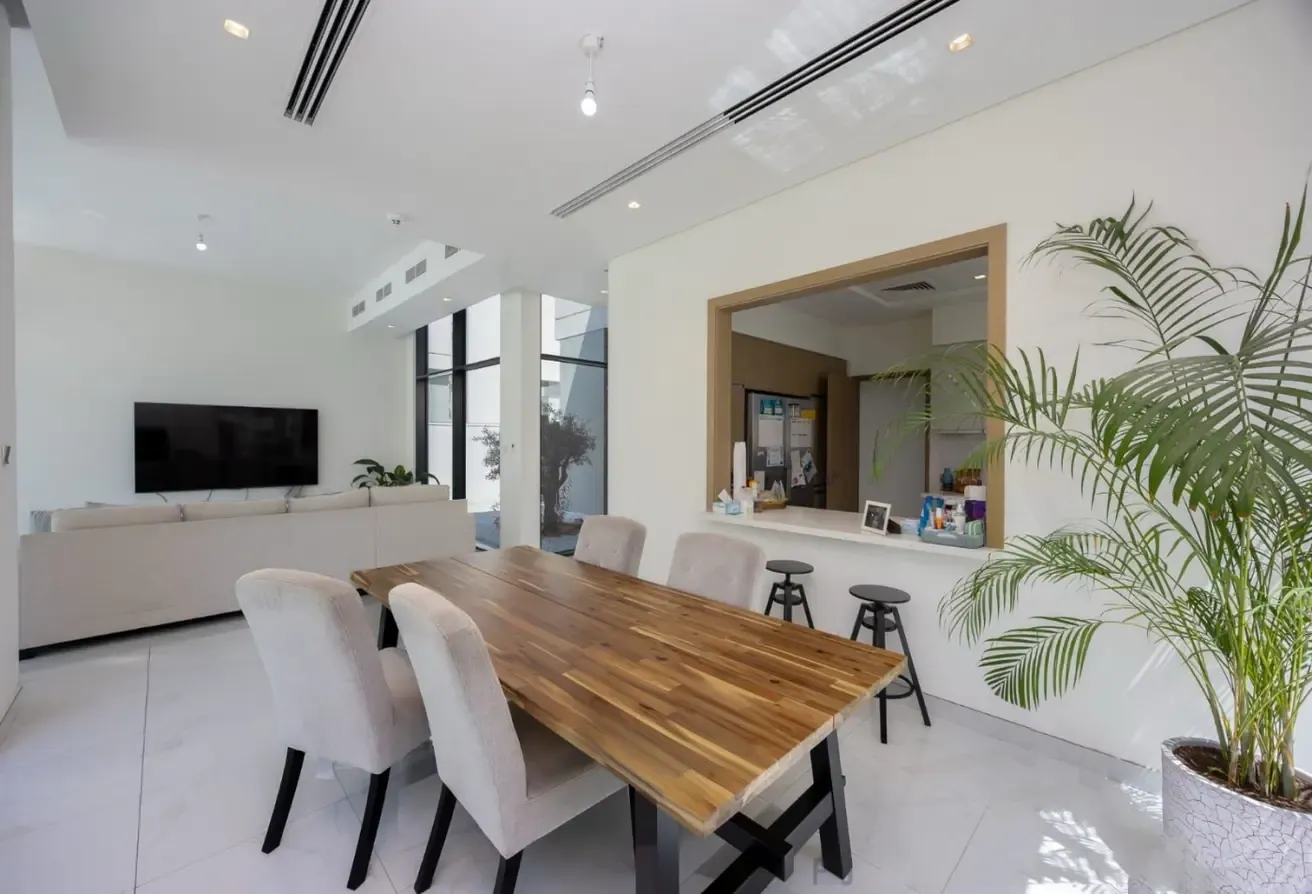 4 BEDROOM | LANDSCAPED | READY TO OCCUPY