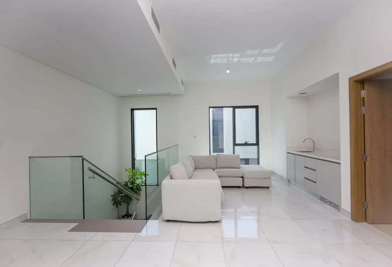 4 BEDROOM | LANDSCAPED | READY TO OCCUPY
