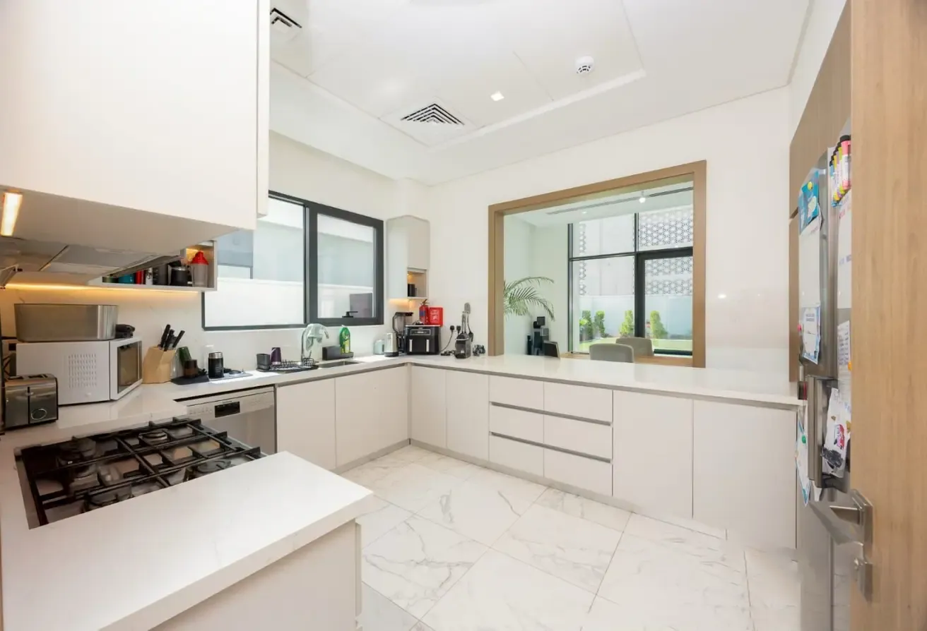 4 BEDROOM | LANDSCAPED | READY TO OCCUPY
