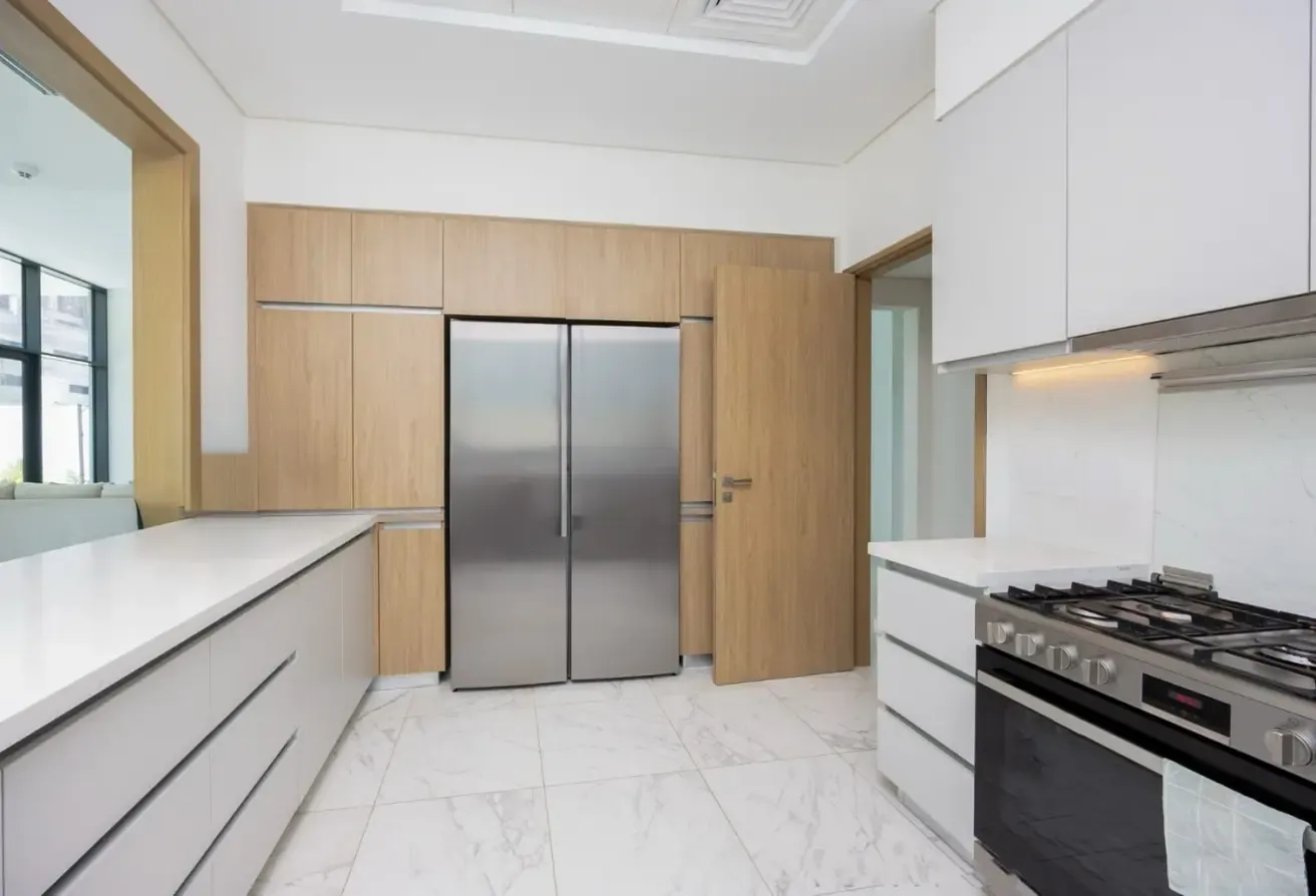 4 BEDROOM | LANDSCAPED | READY TO OCCUPY