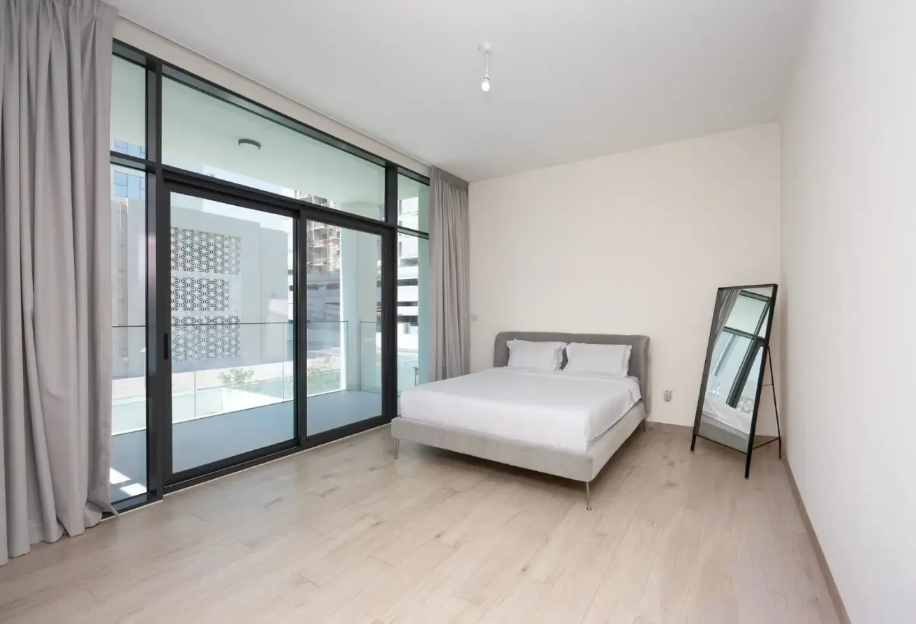 4 BEDROOM | LANDSCAPED | READY TO OCCUPY
