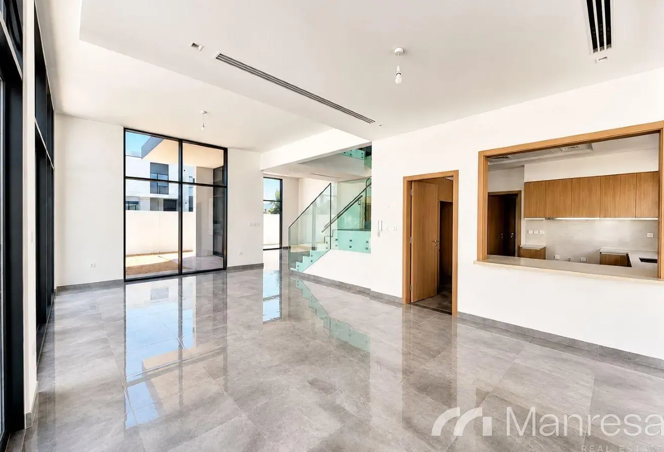 5BR VILLA | MUROOJ EAST | PRIVATE POOL