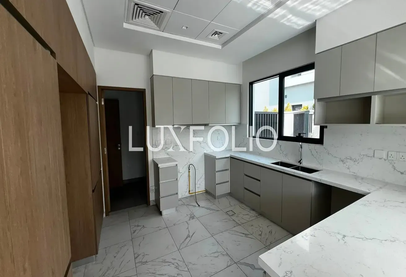 Corner Unit  | Single Row | Facing Community Clubhouse