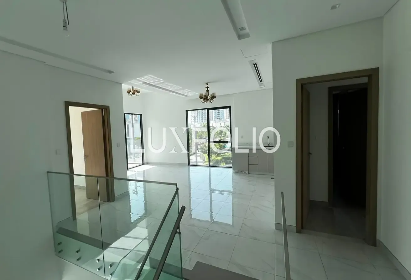 Corner Unit  | Single Row | Facing Community Clubhouse