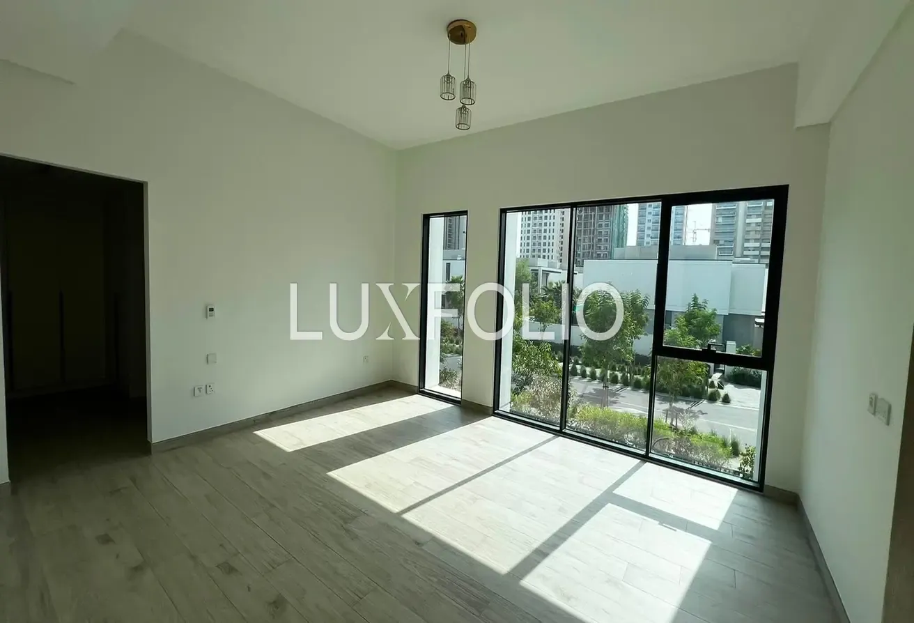 Corner Unit  | Single Row | Facing Community Clubhouse