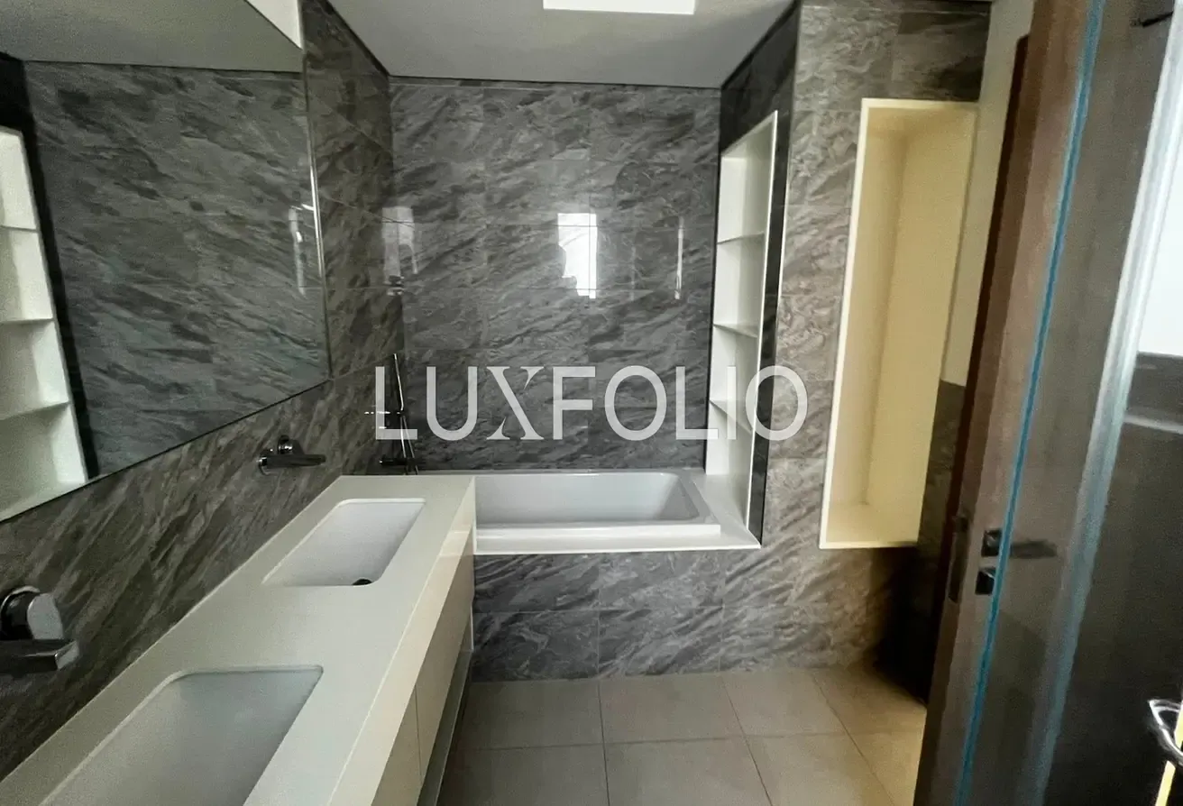 Corner Unit  | Single Row | Facing Community Clubhouse
