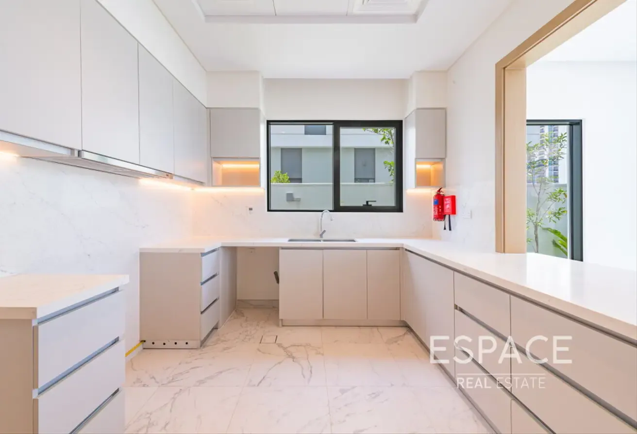 4 Bedrooms Villa | Pool | Next to Park