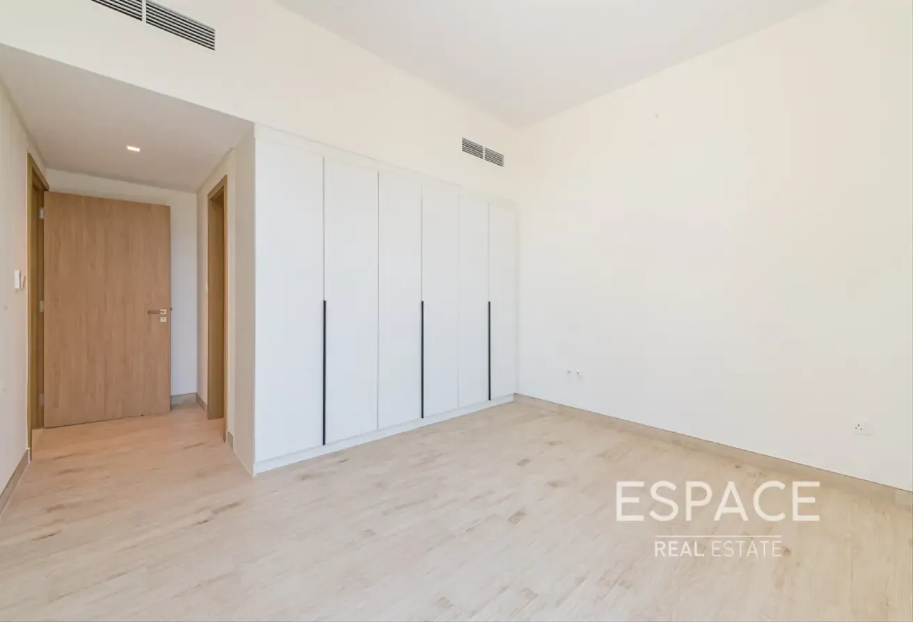 4 Bedrooms Villa | Pool | Next to Park