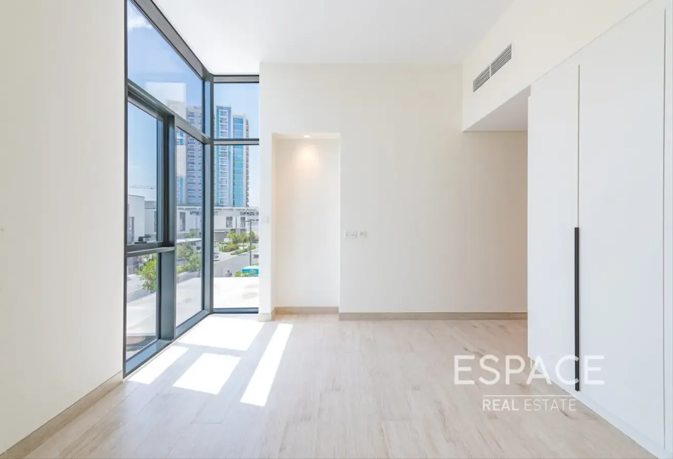 4 Bedrooms Villa | Pool | Next to Park