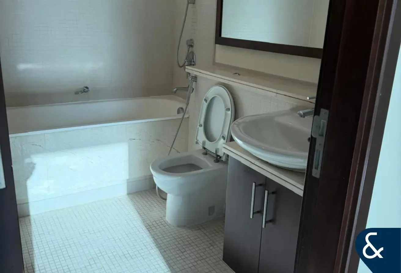 2 Bedrooms| Low Floor | Unfurnished | Vacant