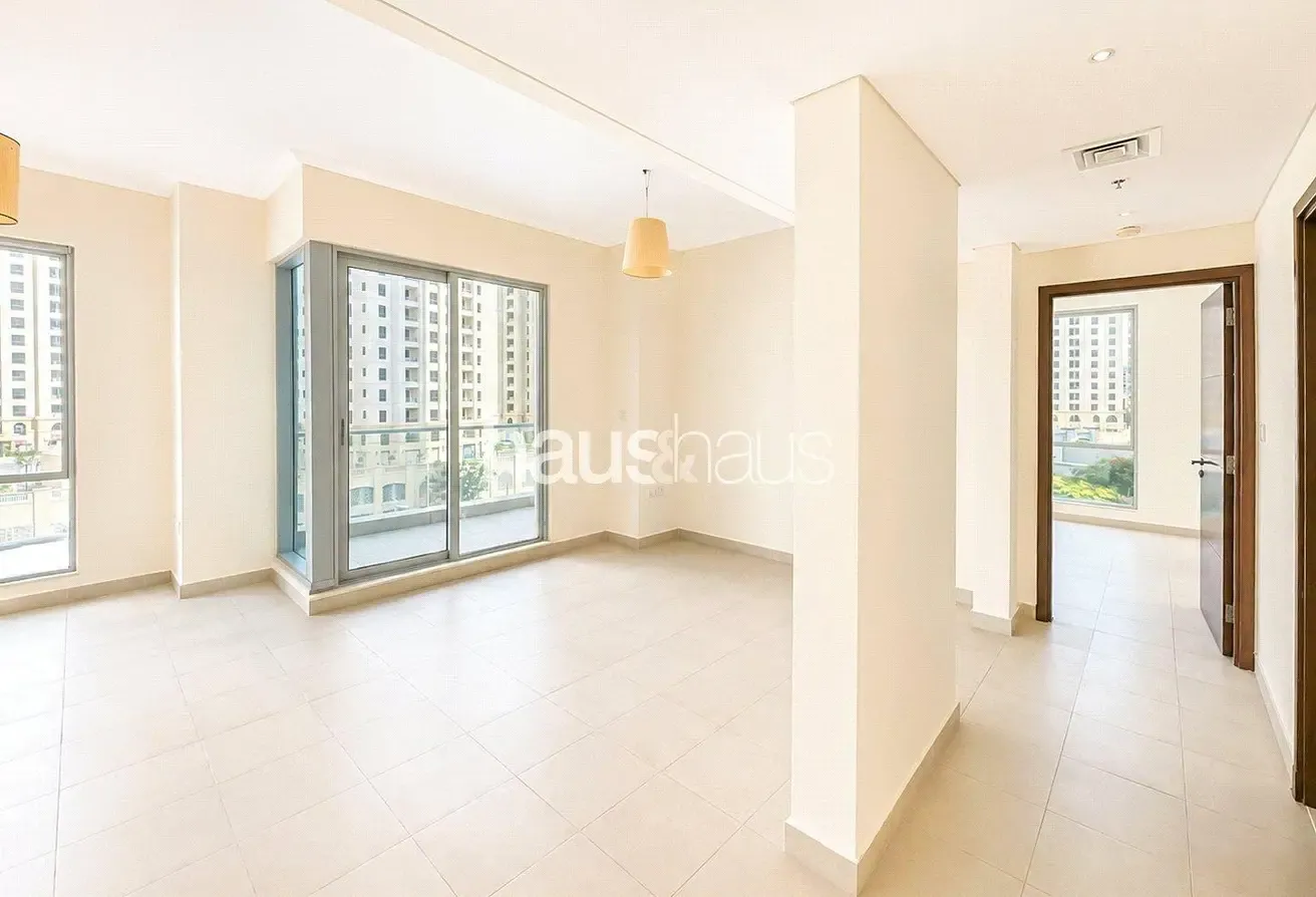 Unfurnished | Chiller free | Low Floor
