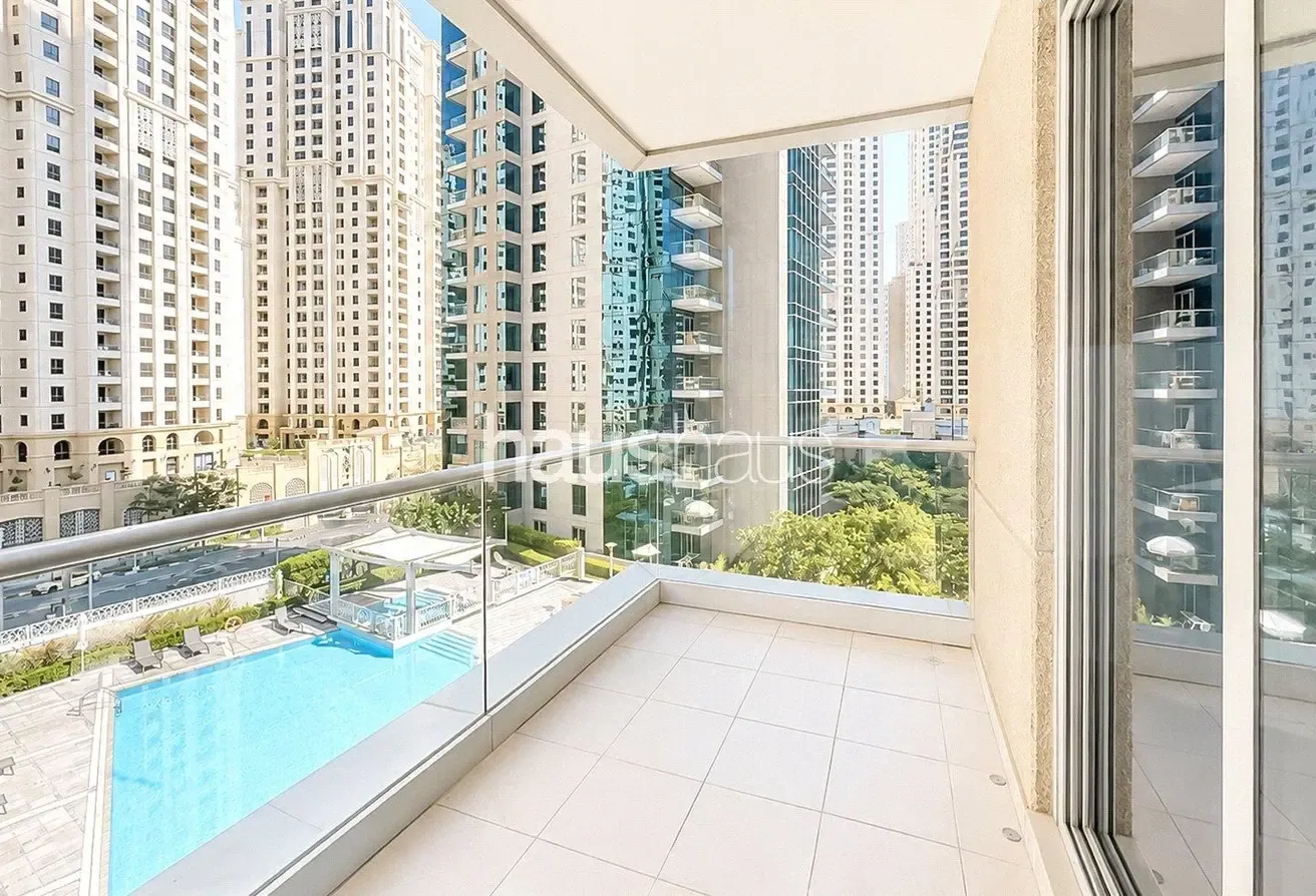 Unfurnished | Chiller free | Low Floor