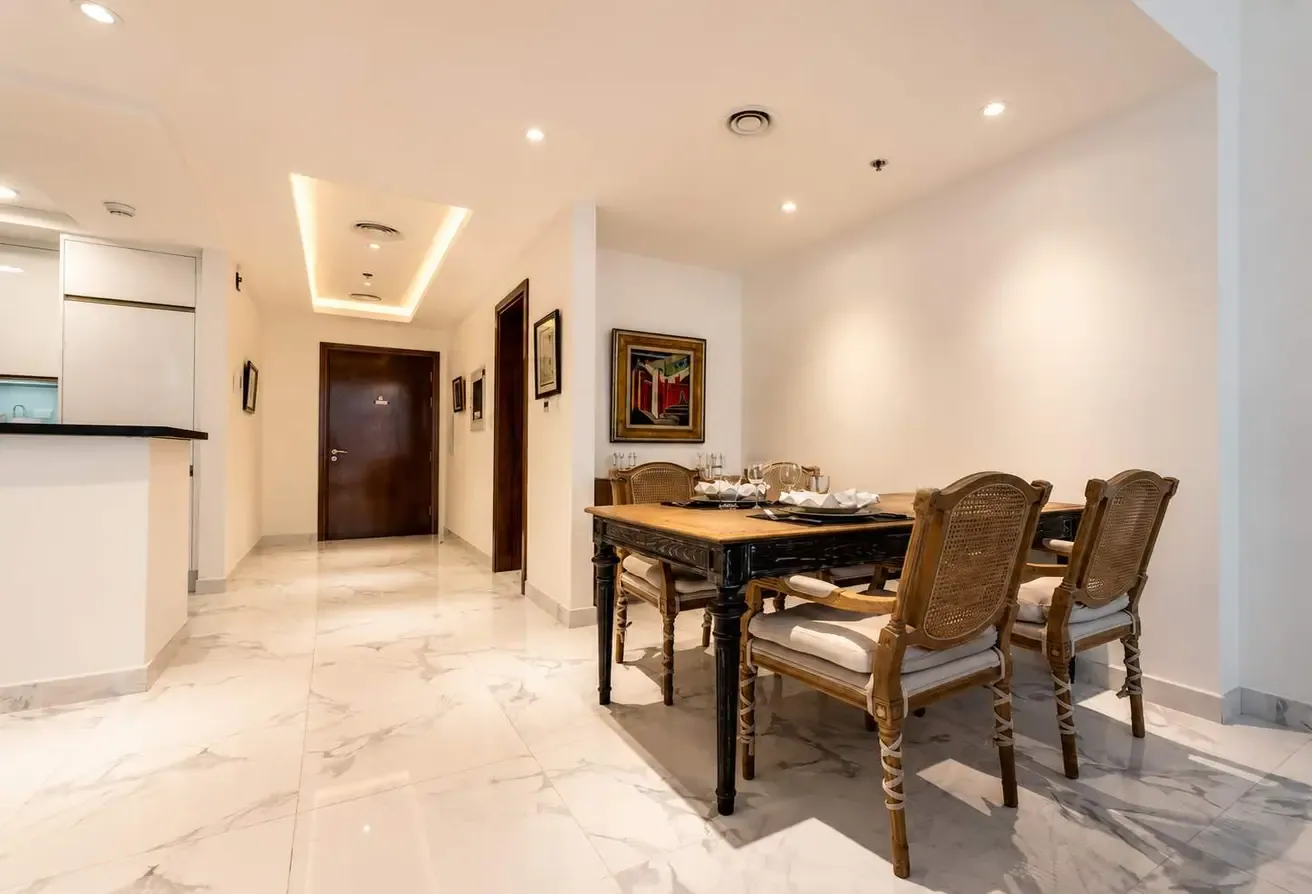 Luxury 1BR Apt in Dubai with Pool & Gym