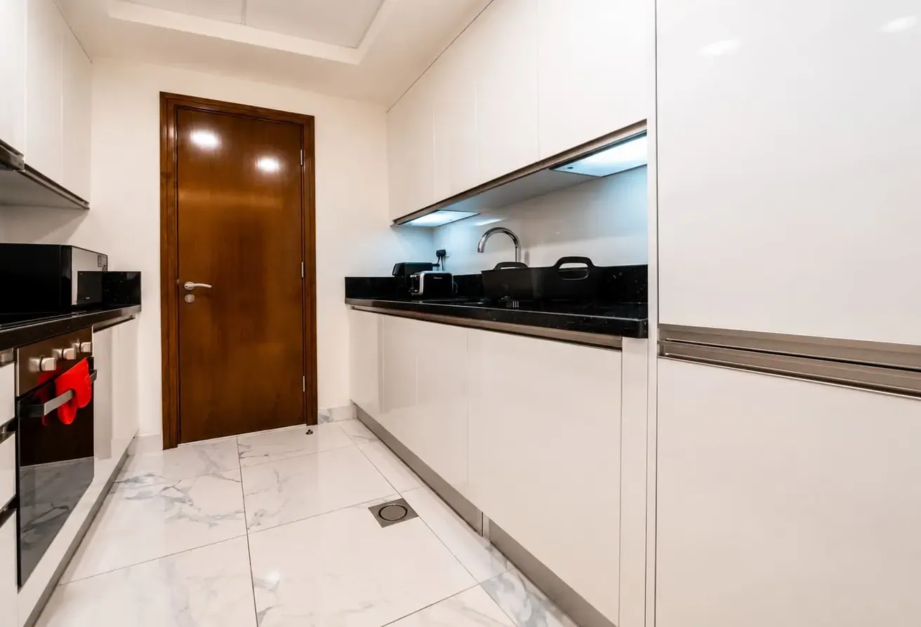 Luxury 1BR Apt in Dubai with Pool & Gym