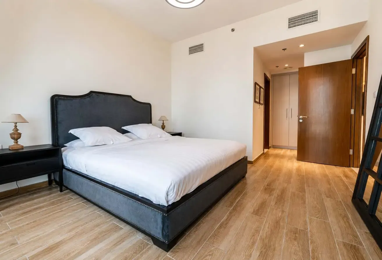 Luxury 1BR Apt in Dubai with Pool & Gym