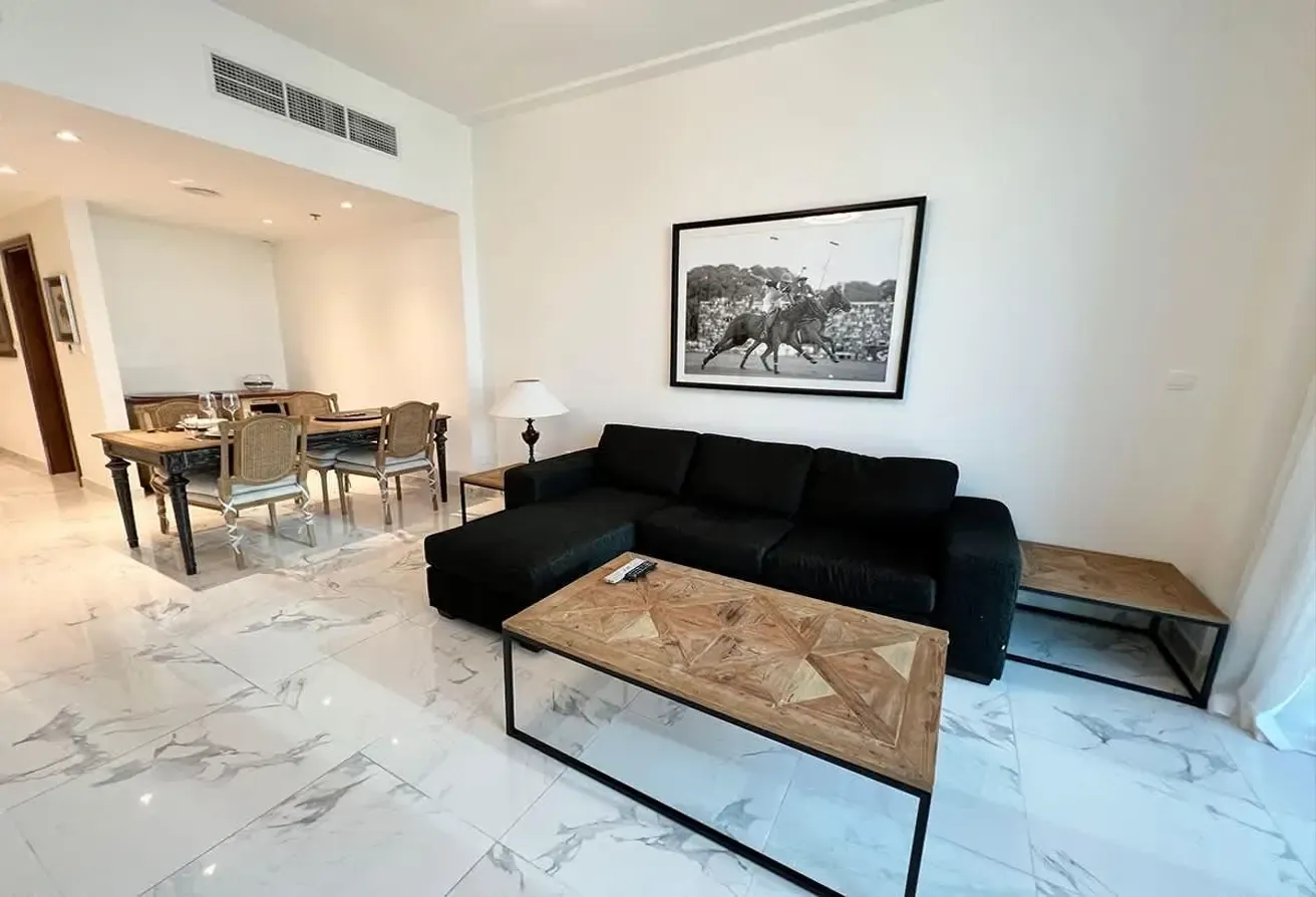 Noora Tower 1BR: Dubai Luxury with Pool & Gym